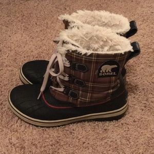 Women’s checker sorel boots. Size 9.
